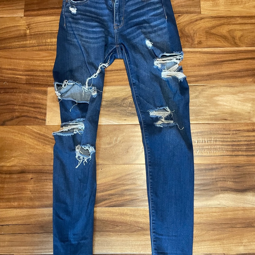 Size 4 American Eagle ripped jeans